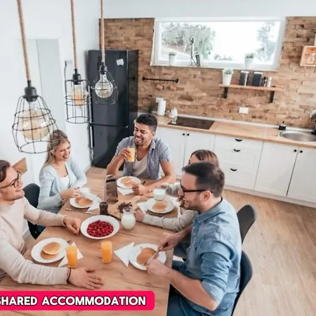 *rg7h*for Your Relaxed & Cosy Free Parking * Leeds (West Yorkshire)